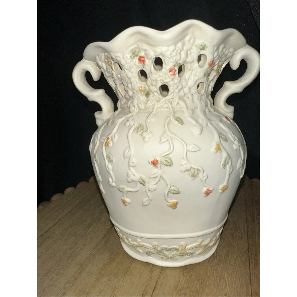 VTG Capodimonte Style Porcelain Vase with Applied Roses and it's original box